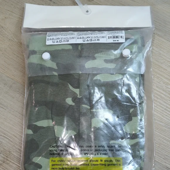 GAP Snug Fit Pajama Set with Orange and Green - Picture 4 of 4